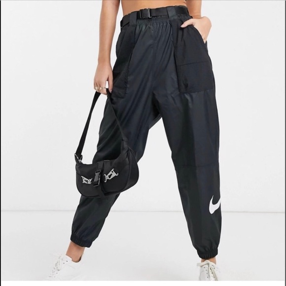 Women’s Nike wind runner pants NWT loose fit - Picture 4 of 5